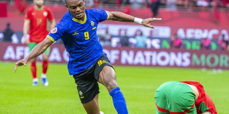 Waziri Mkuu awamwagia maua Taifa Stars Bungeni